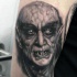 Tatuaje en el brazo, 
monstruo espantoso de película de terror
