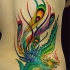 Tatuaggio colorato sul fianco l'uccello magico