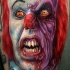 vivaci colori spaventosa faccia di pagliaccio tatuaggio