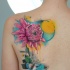 Tatuaggio sulla spalla il crisantemo / il sole & la farfalla