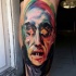 Tatuaje en la pierna, vampiro tremendo multicolor, estilo abstracto