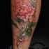 Tatuaggio incantevole sulla gamba la peonia colorata