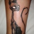 Tatuaje en el tobillo, 
gato zombi delgado