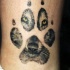 Tatuaje en la pierna, huella del lobo