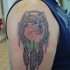 Tatuaje en el brazo, lobo y atrapasueños