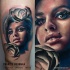 Wunderbar gemaltes farbiges Tattoo mit Porträt der Frau und Rosenblüten