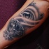 eccezionale dipinto dettagliato bianco e nero grande diamante con occhio tatuaggio su braccio
