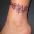 Tatuaje en el tobillo,  pulsera de flores lindas