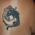 Tatuaggio piccolo le carpe koi in stile Yin-Yang