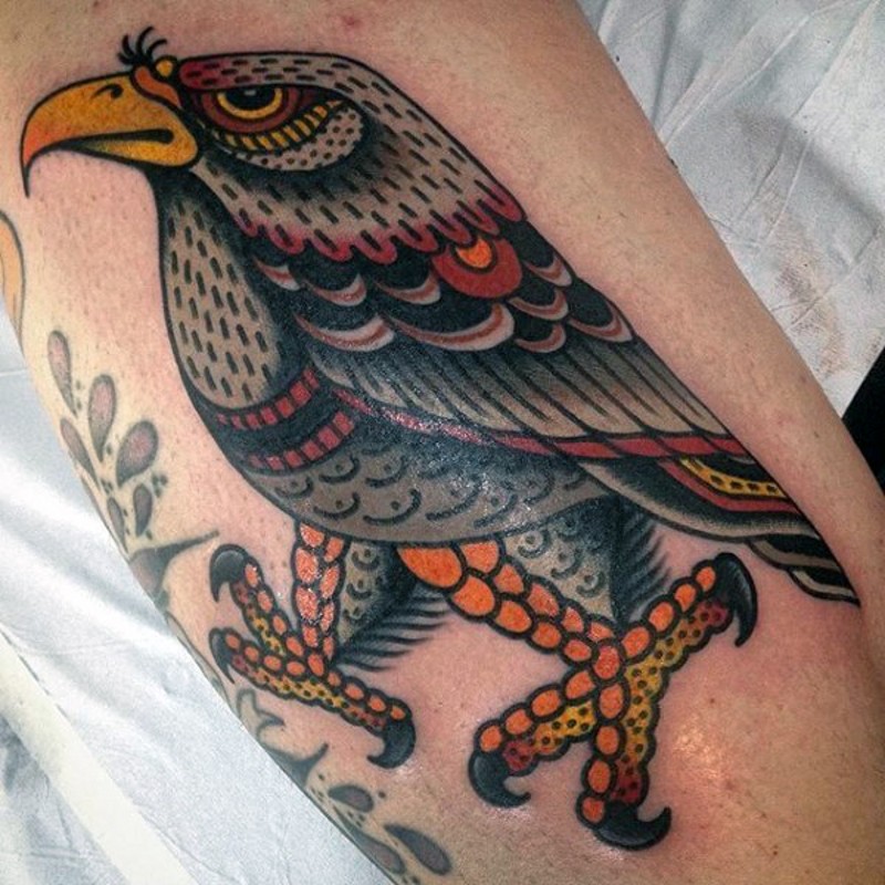 Winziges Oldschool farbiges Arm Tattoo von lustigem Adler