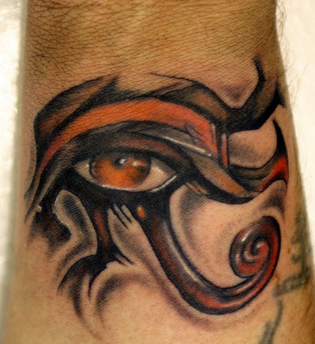 Tribal ägyptisches Auge Tattoo