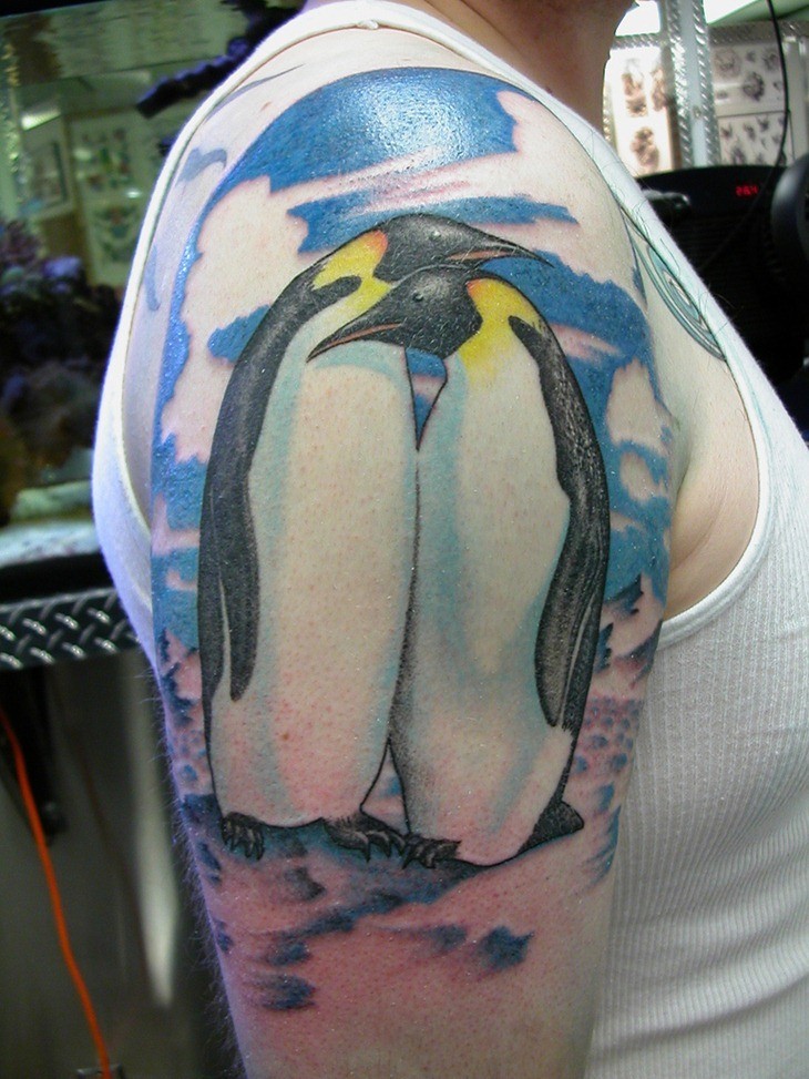Zwei schöne Pinguine Tattoo auf Eis