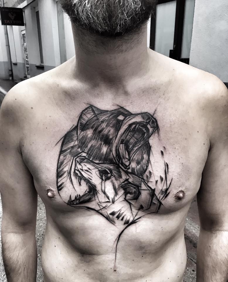 Tatuaggio tipico del petto in stile blackwork degli orsi ruggenti di Inez Janiak
