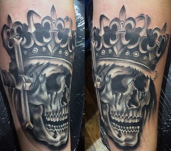 Typical illustrative style king skull with crown