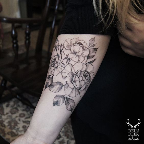 Típico pintado por Zihwa tatuagem de braço de rosas frescas