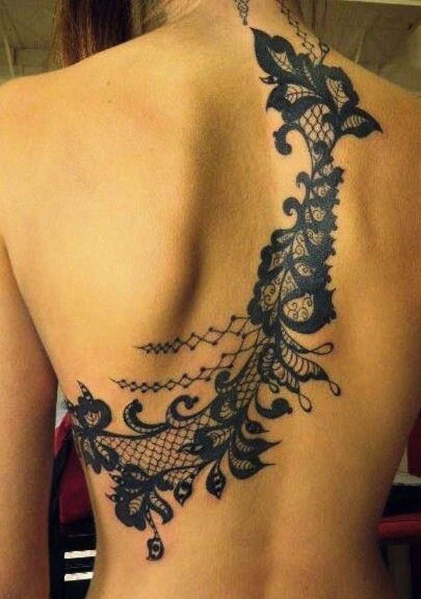 Tatuaje en la espalda, patrón floral elegante negro