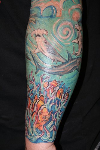 Tatuaje de manga, habitantes bajo el agua, las ballenas, tiburones, peces