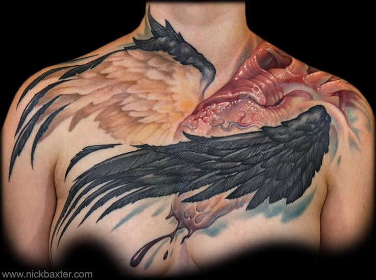 Einzigartiges mehrfarbiges Brust Tattoo mit detailliertem menschlichem Herzen mit Flügeln
