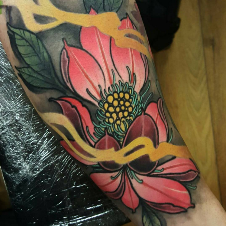 Usual colored shoulder tattoo of big flower with fog