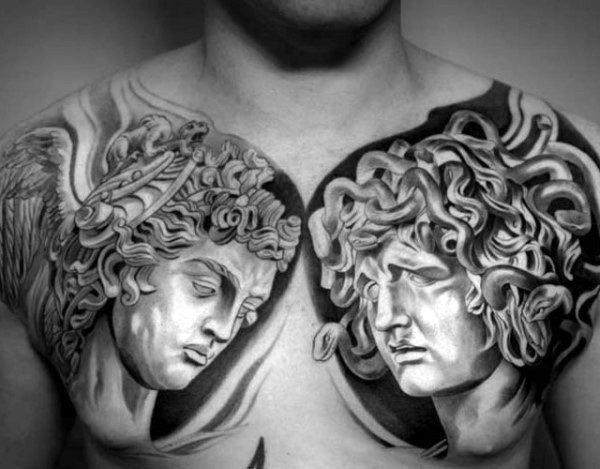 Tatuaje en el pecho, 
estatuas de Medusa Gorgona