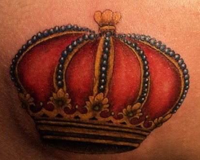 Tatuaje  de corona preciosa real