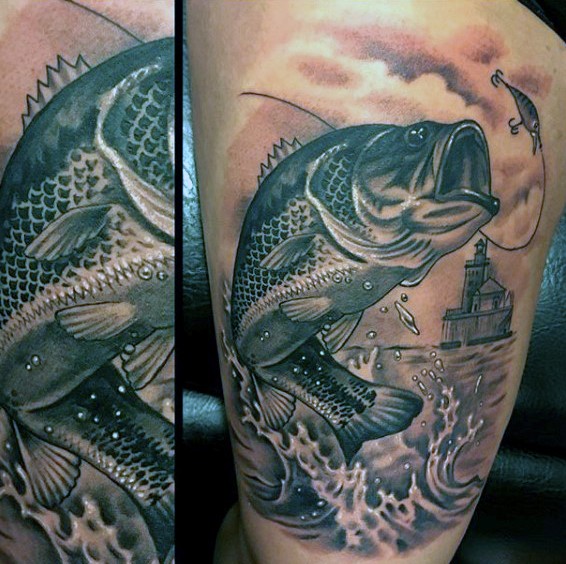 molto realistico nero e bianco pesce con l &quotesca tatuaggio su coscia