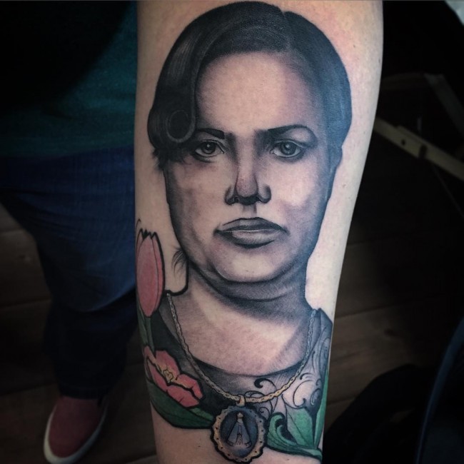 Vintage style colored forearm tattoo of woman with jewelry
