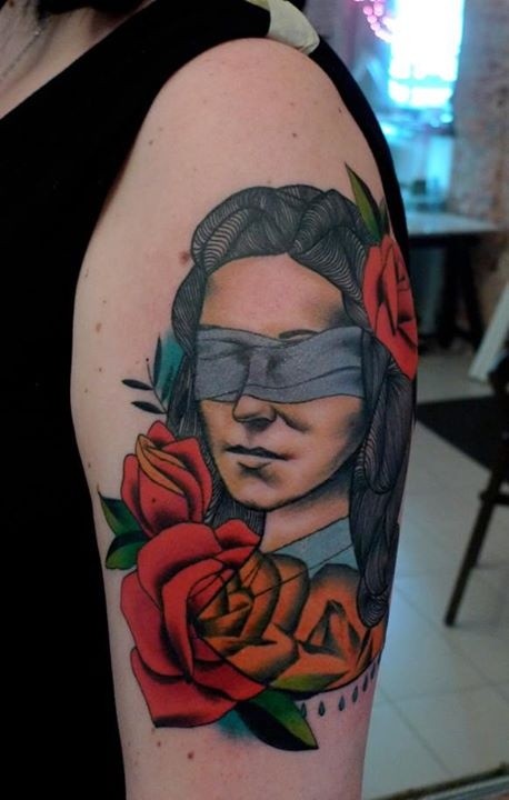 Vintage style colored shoulder tattoo of woman with flowers