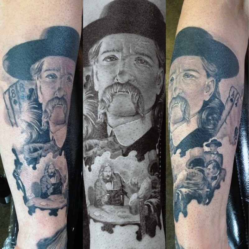 ritratto a stile antico uomo cowboy occidentale tatuaggio su braccio