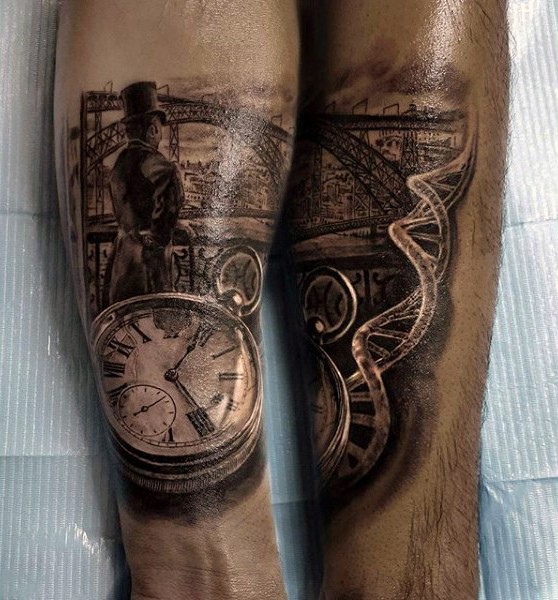 Tatuaje en el brazo,
hombre caballero y reloj retro