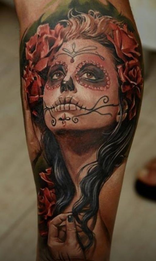 Tattoo von Santa Muerte Frau in Wotercolor-Technik auf dem Bein