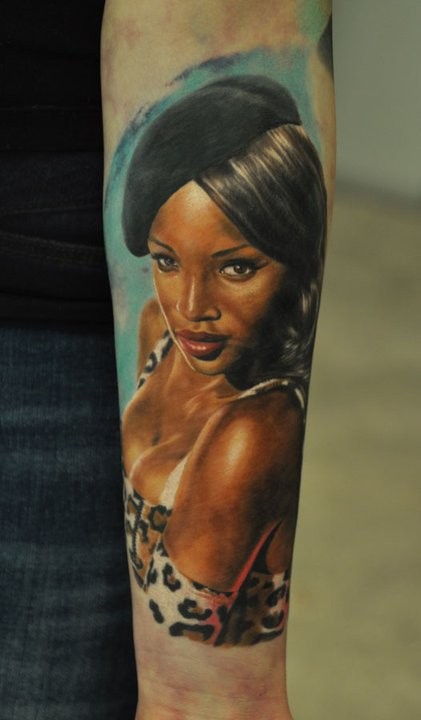 acquerello ragazza sexy avambraccio tatuaggio da Den Yakovlev