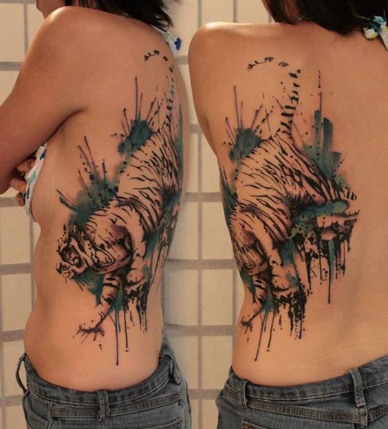 Aquarela estilo colorido meia volta tatuagem de tigre branco