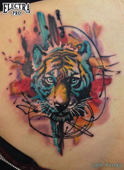 Watercolor style colored scapular tattoo of cut tiger
