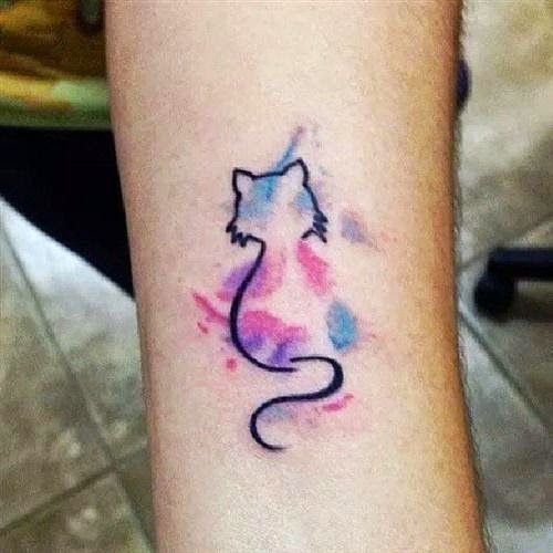 Aquarela estilo bonito para meninas como tatuagem de gato multicolorido