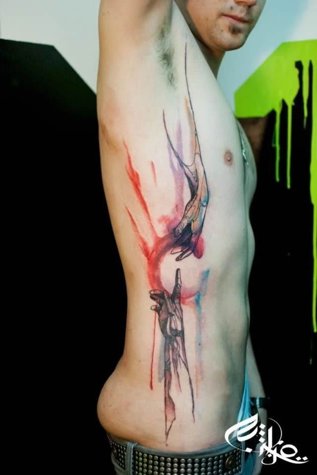 Estilo de acuarela bonito tatuaje lateral pintado de manos humanas