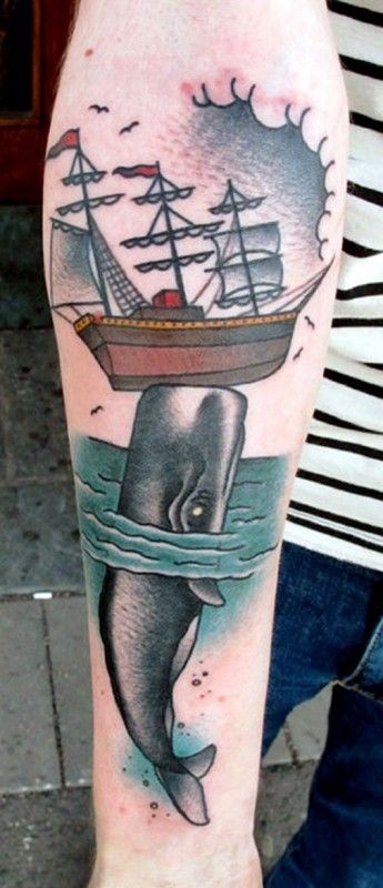 Tatuaggio grande sul braccio la balena & la nave