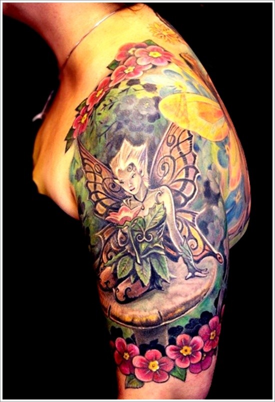 Tatuaje en el brazo, hada hermosa en la naturaleza, diseño multicolor