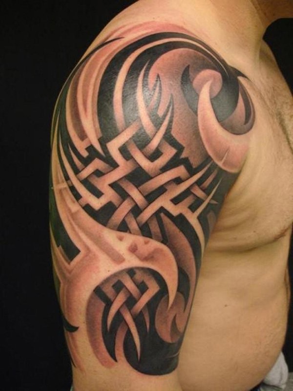 Tatuaje en el brazo, nudos tribales