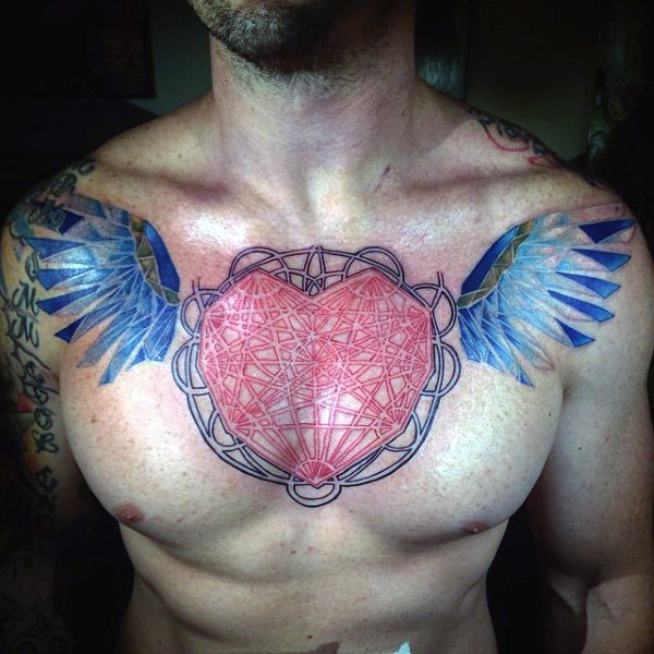 Tatuaje en el pecho,  corazón romántico único con alas azules