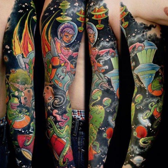 Tatuaje  de espacio sideral con criaturas alienigenas en el brazo completo