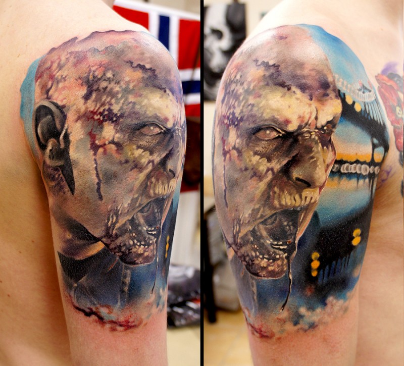 Zombie le tatouage sur l"épaule